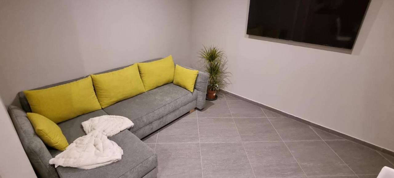 Hos-Cegledi Vendeghaz Miskolc -Oenallo Otthon, Mely Csak Az Oenoeke Esterno foto