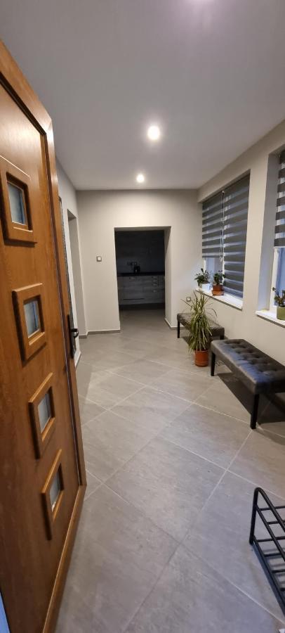 Hos-Cegledi Vendeghaz Miskolc -Oenallo Otthon, Mely Csak Az Oenoeke Esterno foto