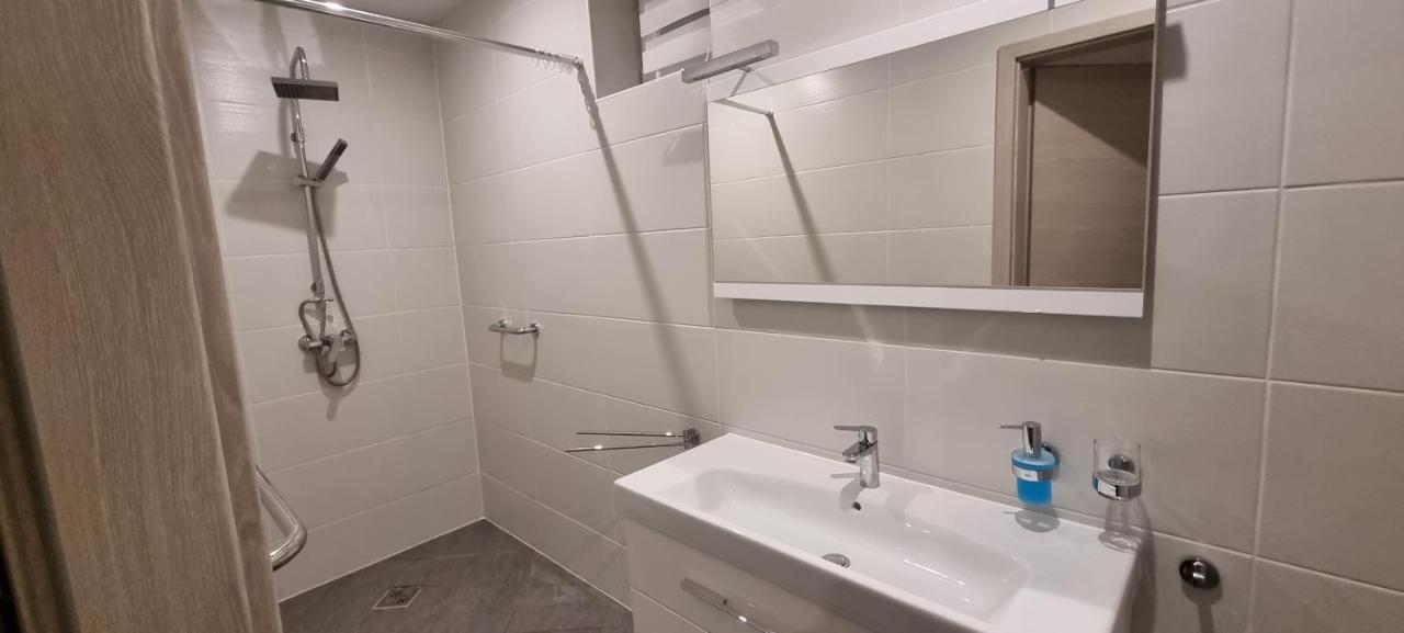 Hos-Cegledi Vendeghaz Miskolc -Oenallo Otthon, Mely Csak Az Oenoeke Esterno foto
