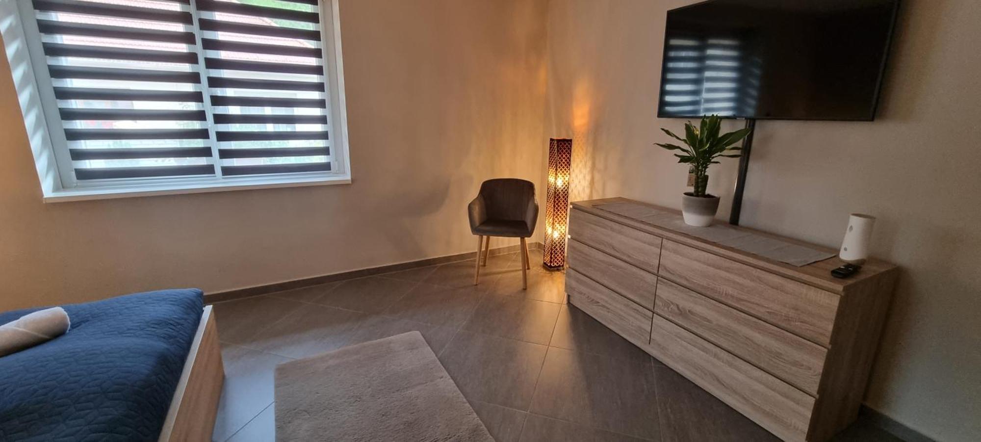 Hos-Cegledi Vendeghaz Miskolc -Oenallo Otthon, Mely Csak Az Oenoeke Esterno foto